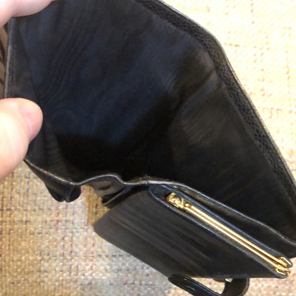 Authentic CHANEL Caviar Skin CC Logo Long Black Bifold Kisslock Wallet - Picture 15 of 15